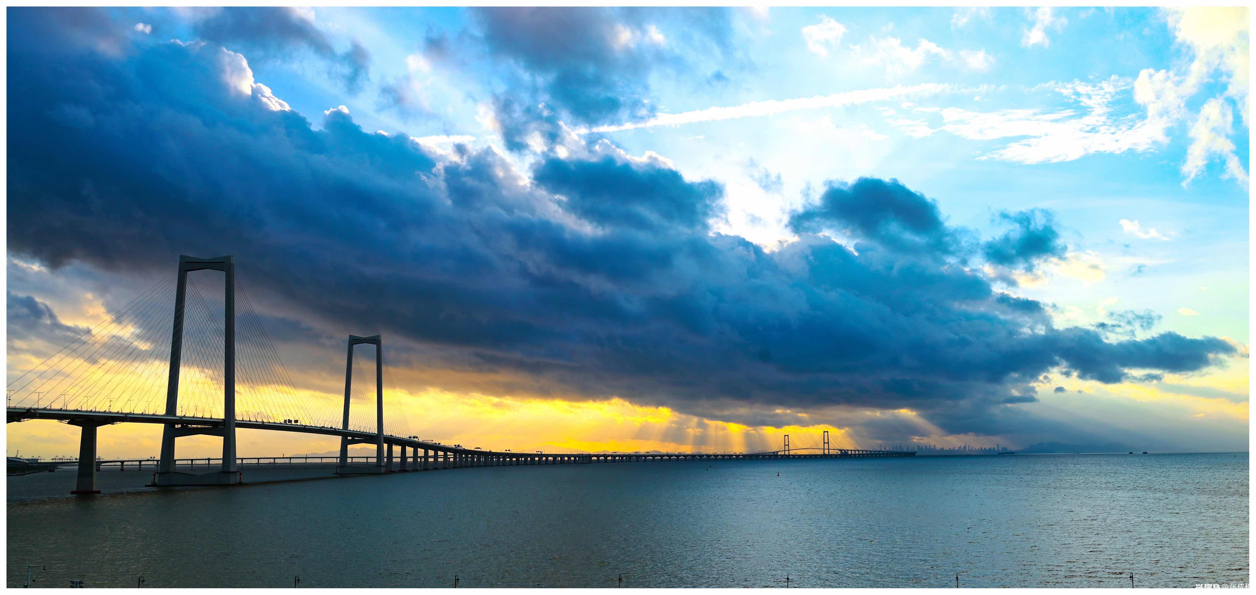 深中大桥朝霞