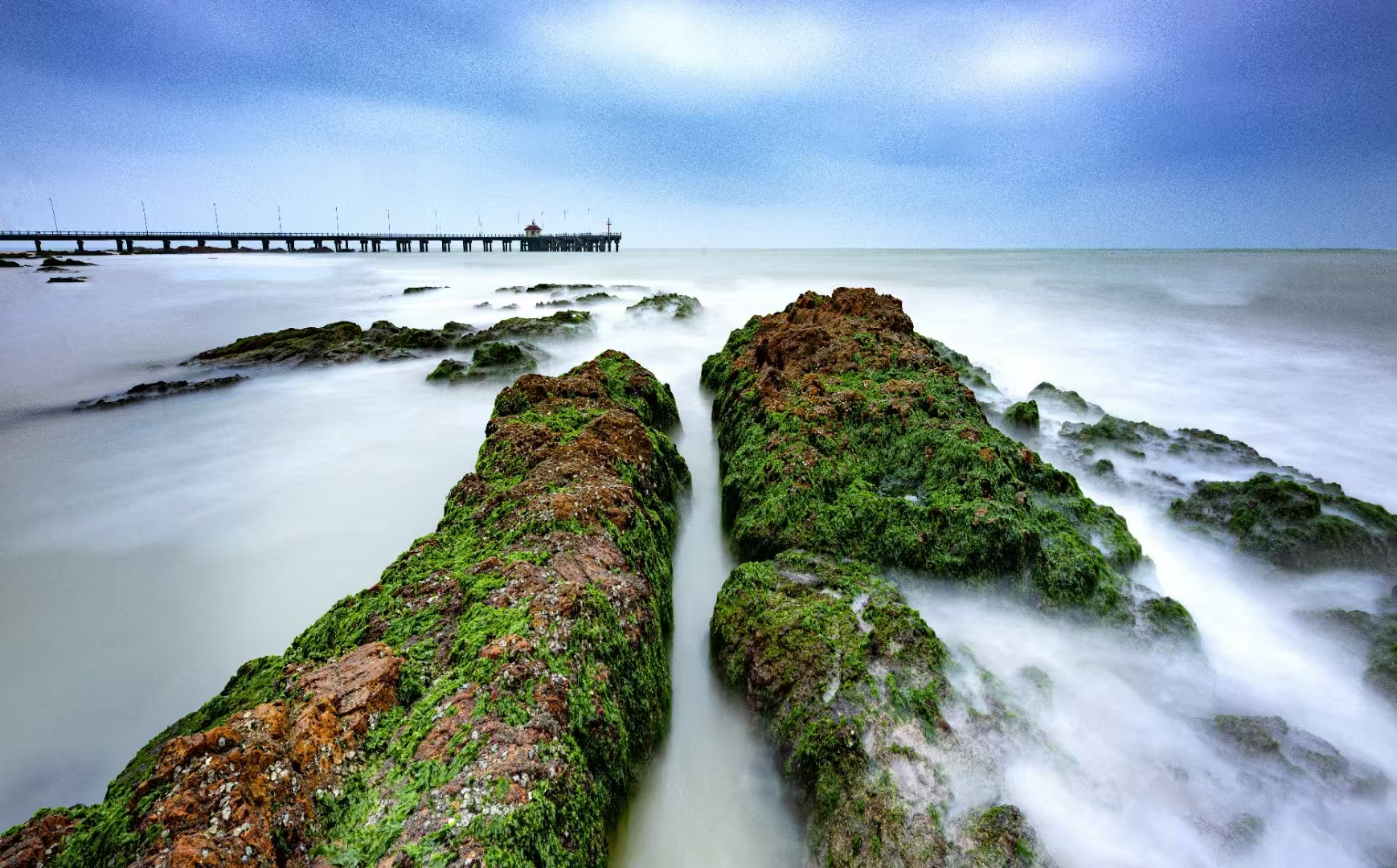 《红石滩·苔礁雾语》