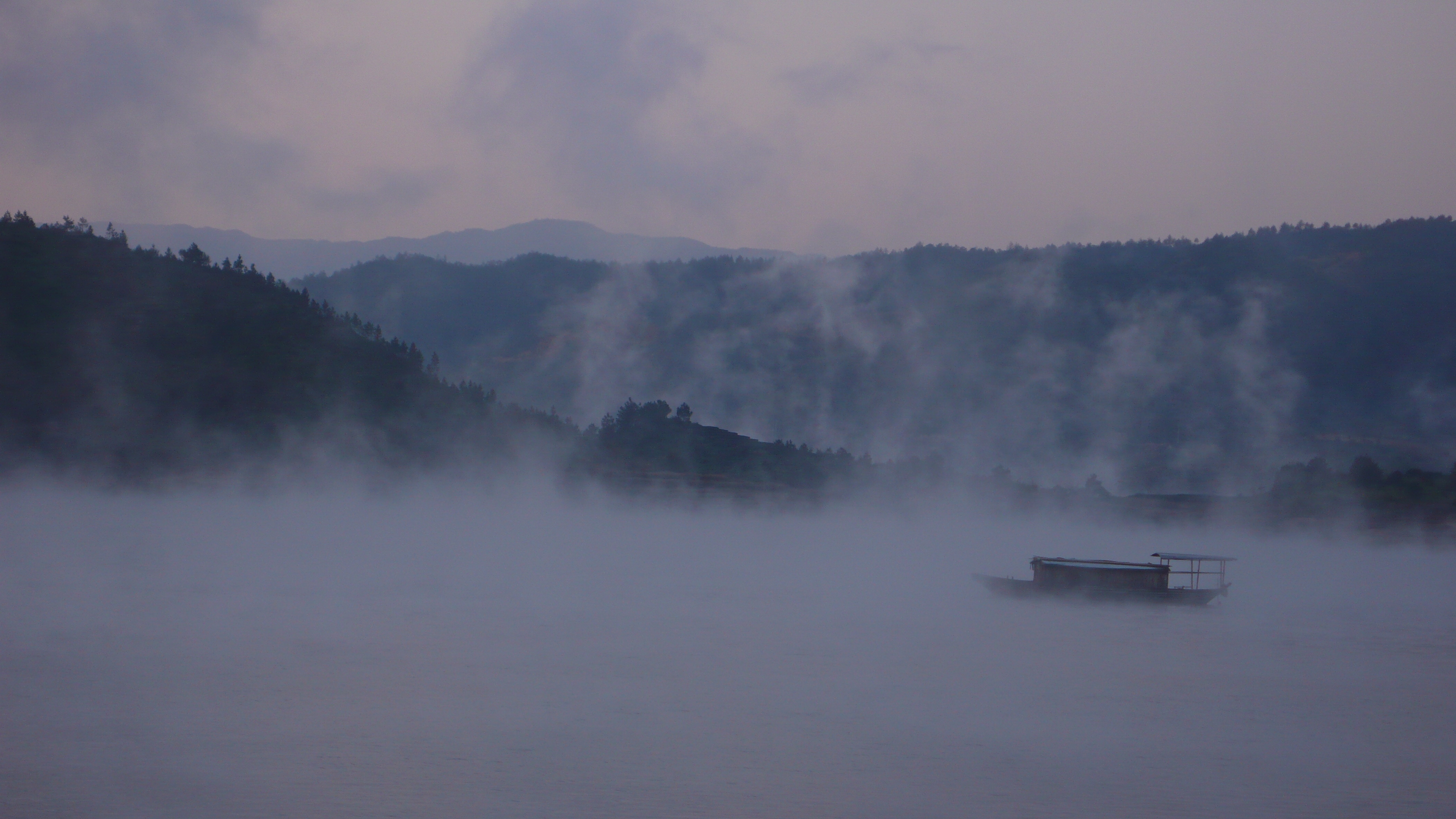 《烟雨空濛孤舟渺》