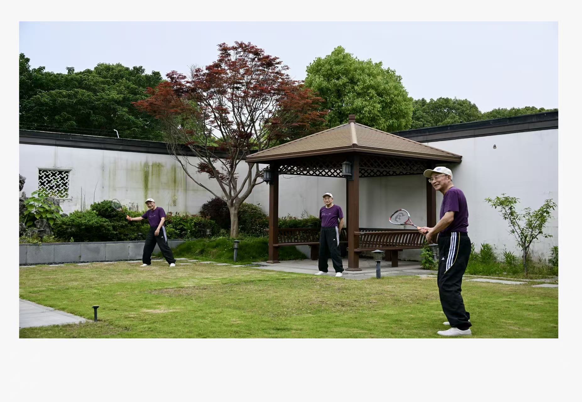 三个自己的网球比赛